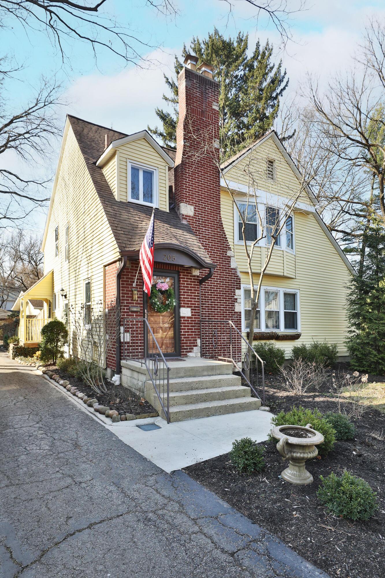 205 Aldrich Road Columbus, OH 43214 - Photo 3 of 77 205-Aldrich-03