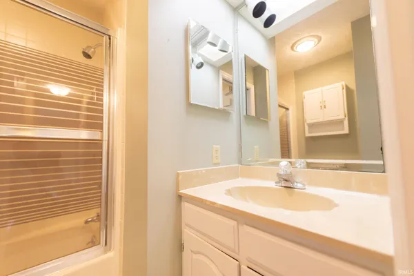 $2,500 | 604 West Soutar Drive, Bloomington, IN 47403