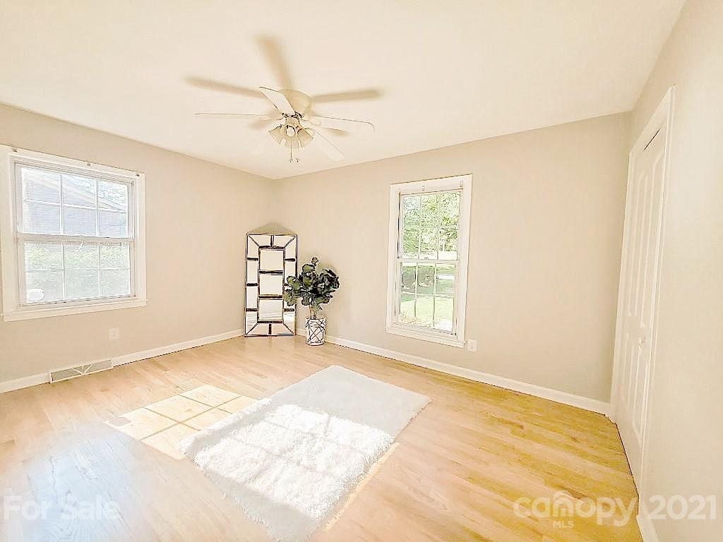 7043 Crossridge Road Charlotte, NC 28214 - Photo 13 of 20 Gallery Image 13