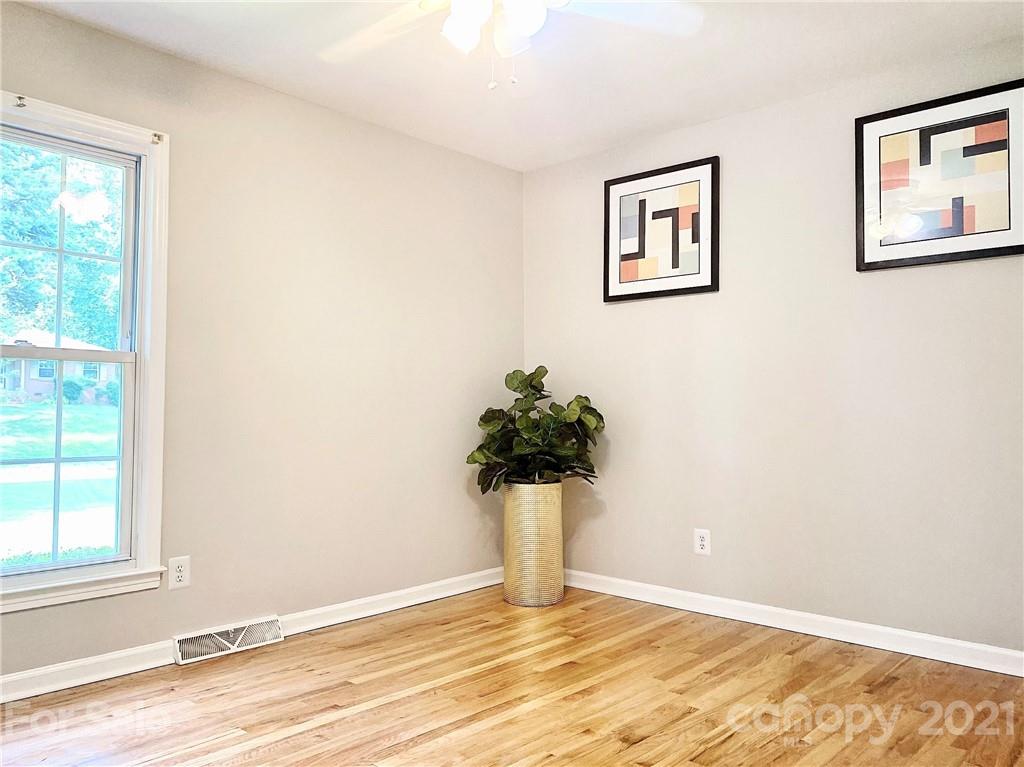 7043 Crossridge Road Charlotte, NC 28214 - Photo 14 of 20 Gallery Image 14