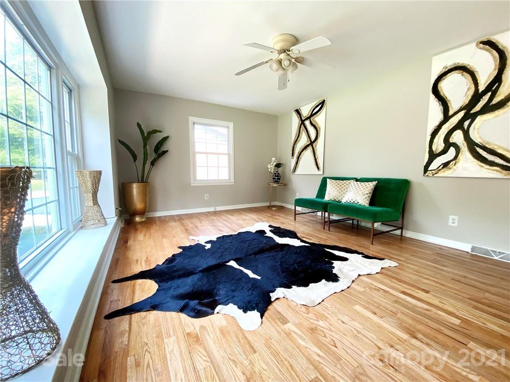 7043 Crossridge Road Charlotte, NC 28214 - Photo 5 of 20 Gallery Image 5