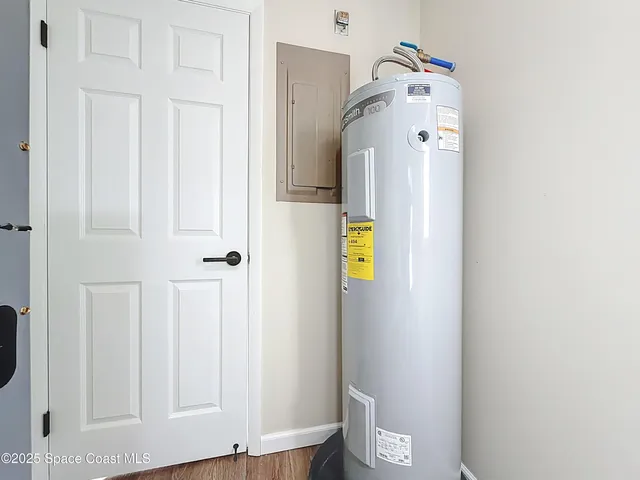 a view of a back yard