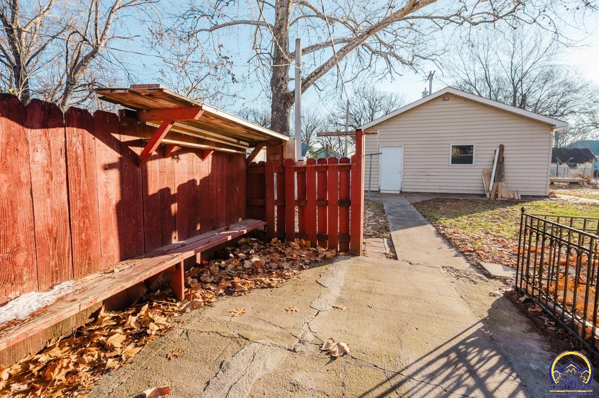 604 Maple Street Wamego, KS 66547 - Photo 31 of 36