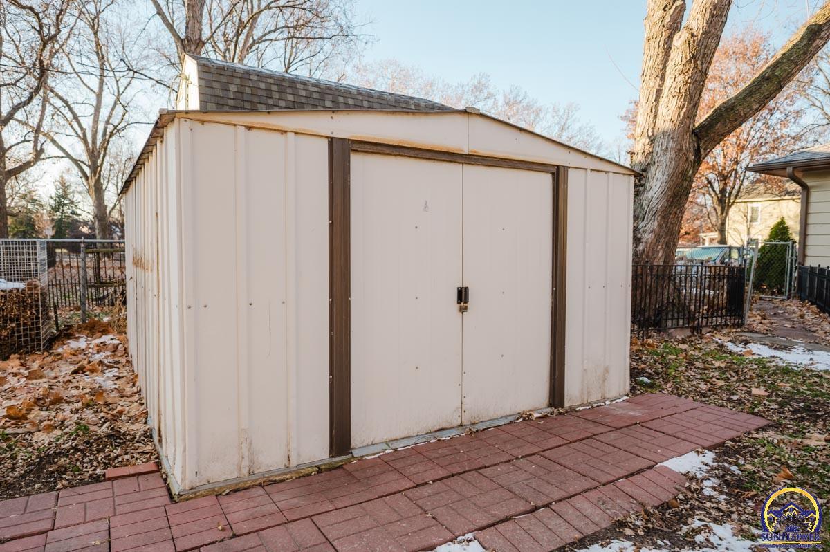 604 Maple Street Wamego, KS 66547 - Photo 32 of 36