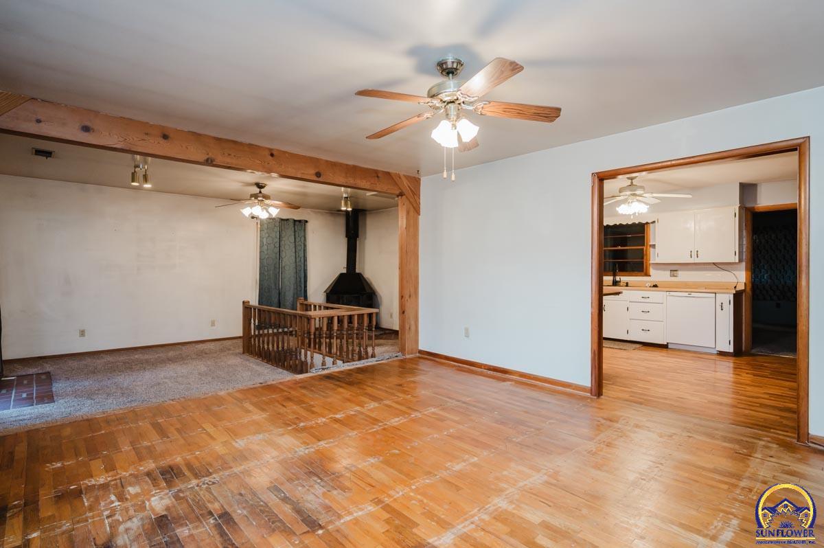 604 Maple Street Wamego, KS 66547 - Photo 4 of 36