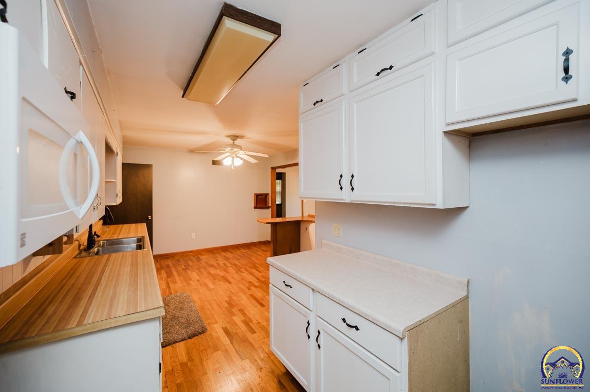 604 Maple Street Wamego, KS 66547 - Photo 8 of 36