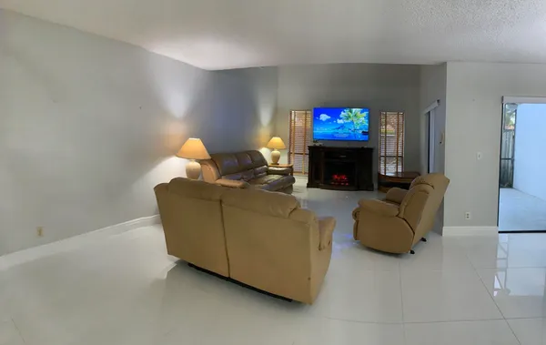 $2,800 | 1494 White Pine Drive, Wellington, FL 33414