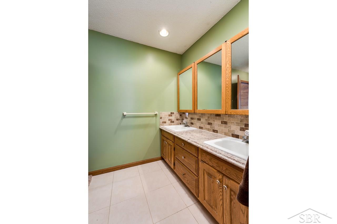 9600 North River Road Freeland, MI 48623 - Photo 17 of 40 31373052-16.JPG