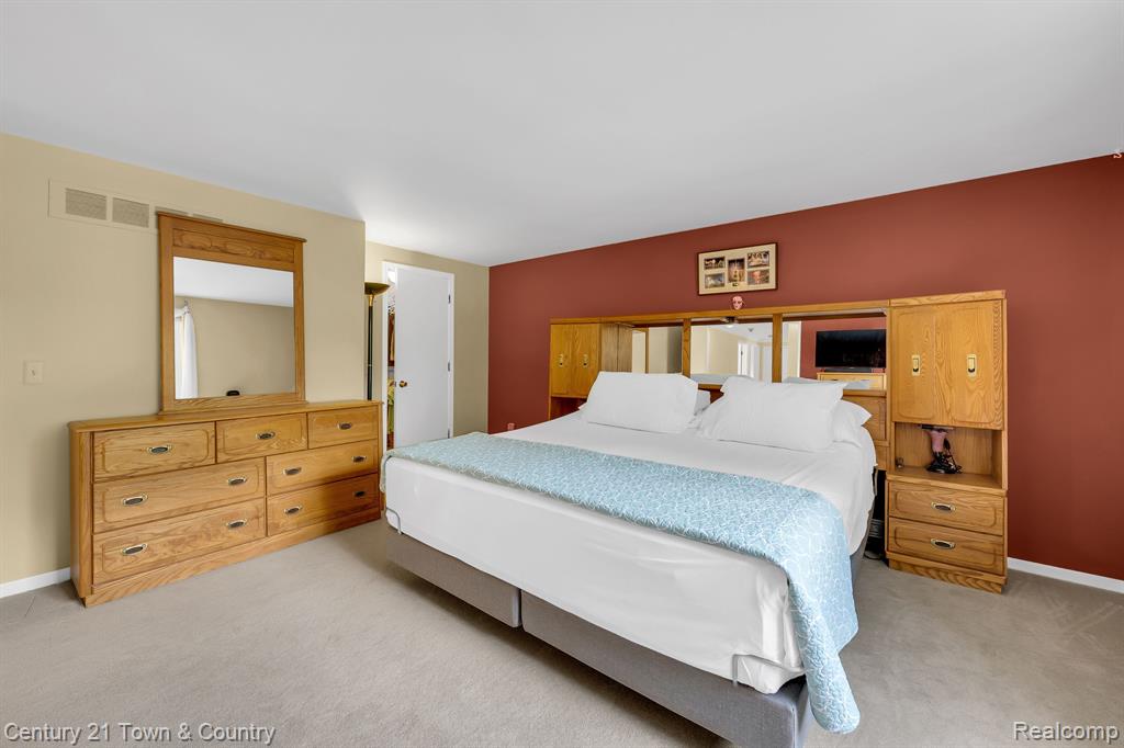 3660 Old Tree Court Rochester Hills, MI 48309 - Photo 18 of 41
