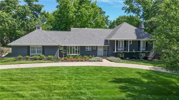 $775,000 | 2444 West 103rd Street, Leawood, KS 66206