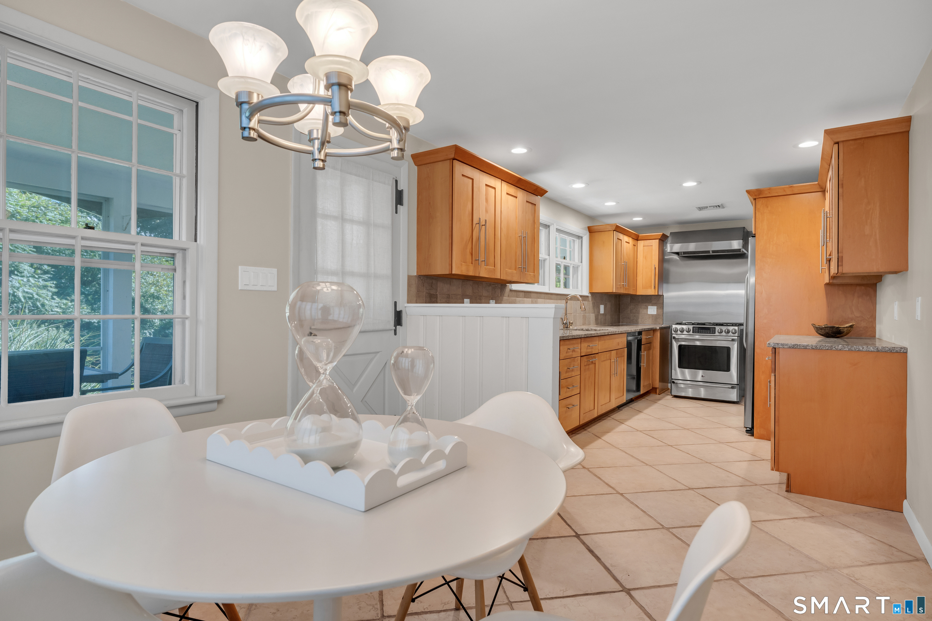 1085 Dunbar Hill Road Hamden, CT 06514 - Photo 11 of 33 Gallery Image 11