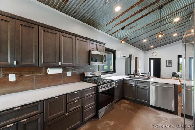 $420,000 | 17775 Woodland Vw Drive, Versailles, MO 65084