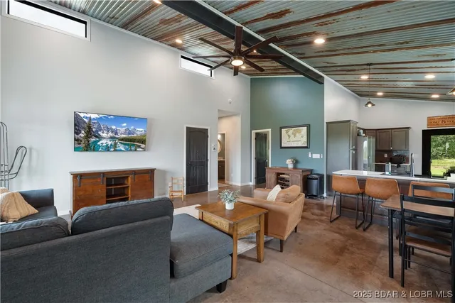 $420,000 | 17775 Woodland Vw Drive, Versailles, MO 65084