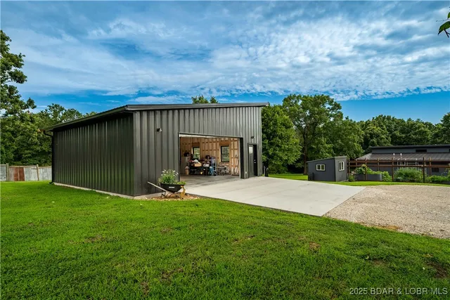 $420,000 | 17775 Woodland Vw Drive, Versailles, MO 65084