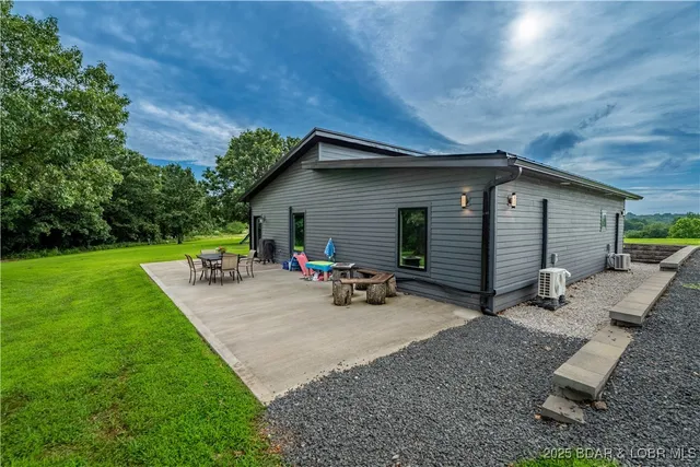 $420,000 | 17775 Woodland Vw Drive, Versailles, MO 65084