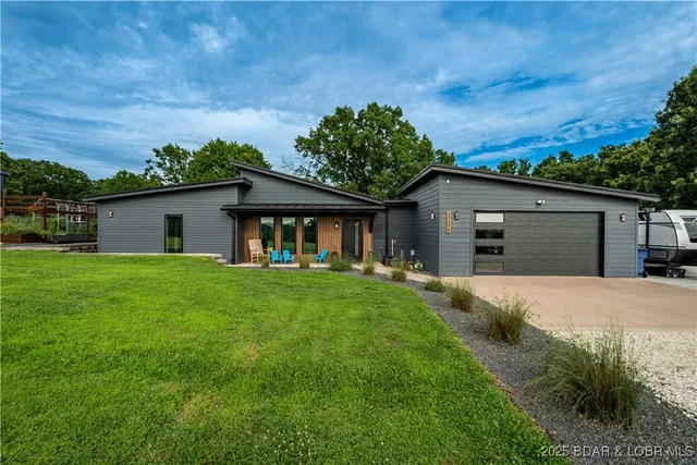 $420,000 | 17775 Woodland Vw Drive, Versailles, MO 65084