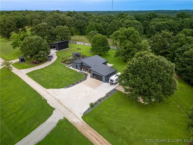 $420,000 | 17775 Woodland Vw Drive, Versailles, MO 65084