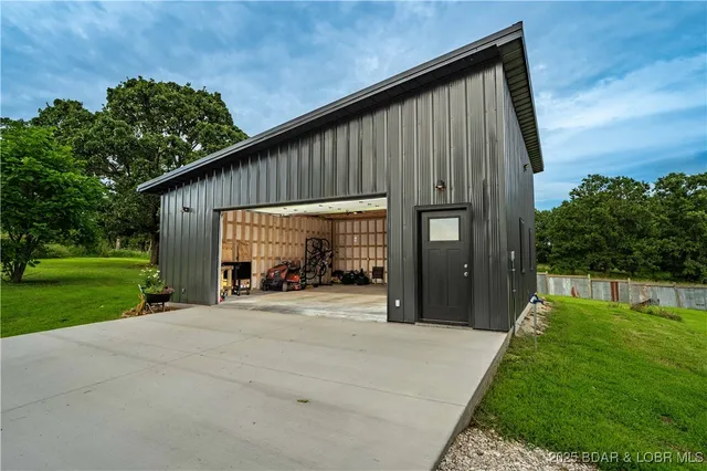 $420,000 | 17775 Woodland Vw Drive, Versailles, MO 65084