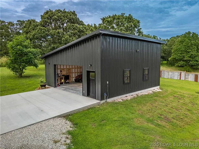 $420,000 | 17775 Woodland Vw Drive, Versailles, MO 65084