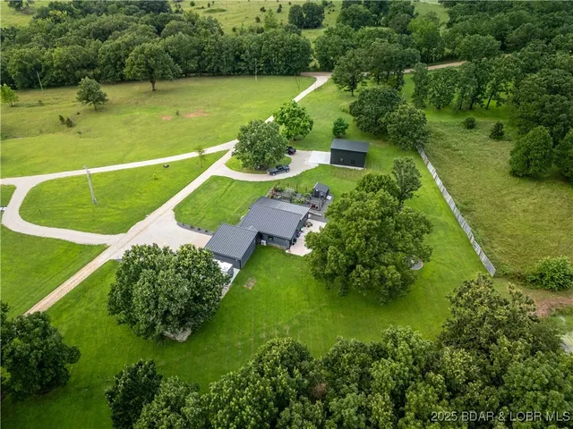 $420,000 | 17775 Woodland Vw Drive, Versailles, MO 65084