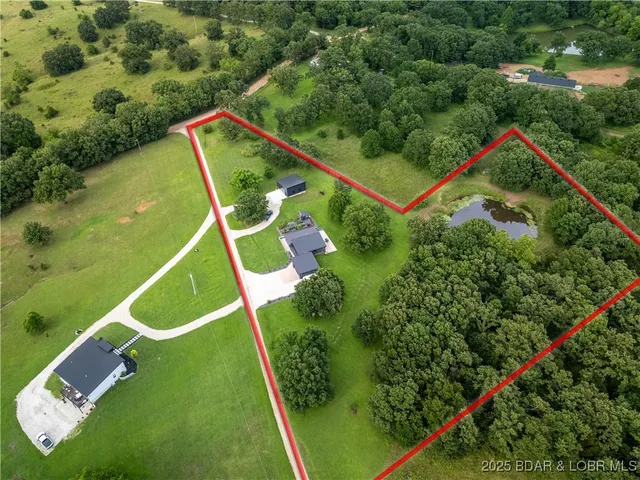 $420,000 | 17775 Woodland Vw Drive, Versailles, MO 65084