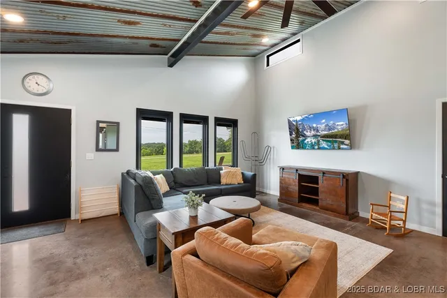 $420,000 | 17775 Woodland Vw Drive, Versailles, MO 65084