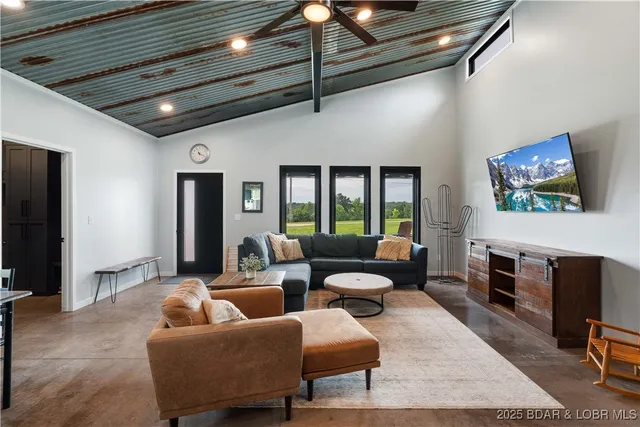 $420,000 | 17775 Woodland Vw Drive, Versailles, MO 65084