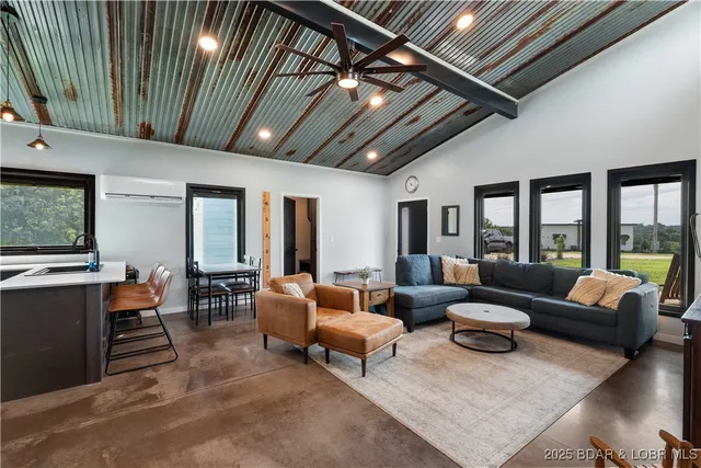 $420,000 | 17775 Woodland Vw Drive, Versailles, MO 65084