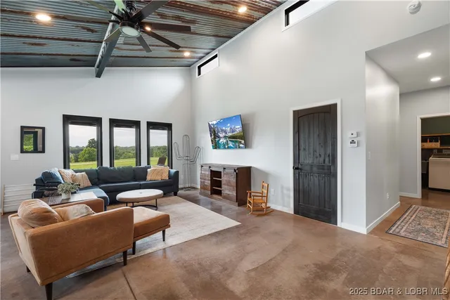 $420,000 | 17775 Woodland Vw Drive, Versailles, MO 65084