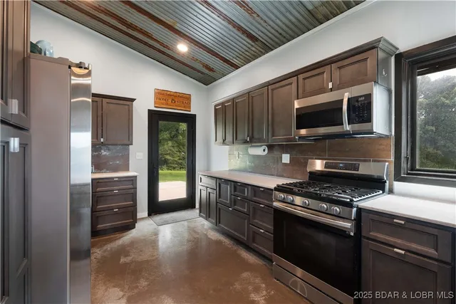 $420,000 | 17775 Woodland Vw Drive, Versailles, MO 65084