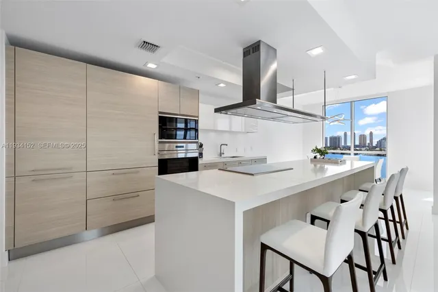 $2,200,000 | 17111 Biscayne Boulevard, Unit 1110, North Miami Beach, FL 33160