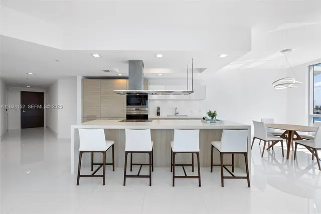 $2,200,000 | 17111 Biscayne Boulevard, Unit 1110, North Miami Beach, FL 33160