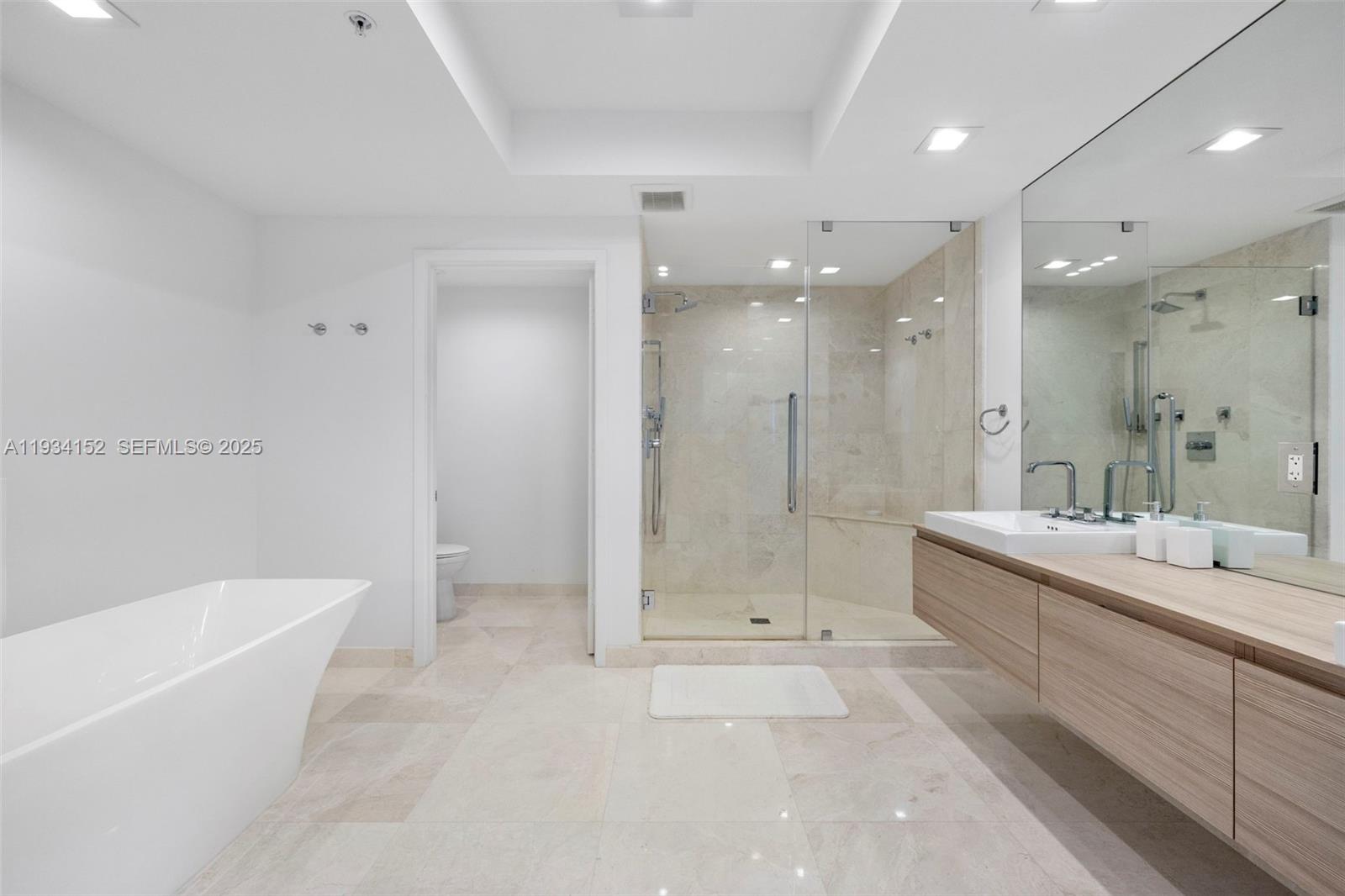 17111 Biscayne Boulevard, Unit 1110 North Miami Beach, FL 33160 - Photo 23 of 67