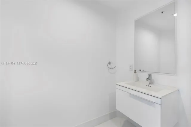 $2,200,000 | 17111 Biscayne Boulevard, Unit 1110, North Miami Beach, FL 33160