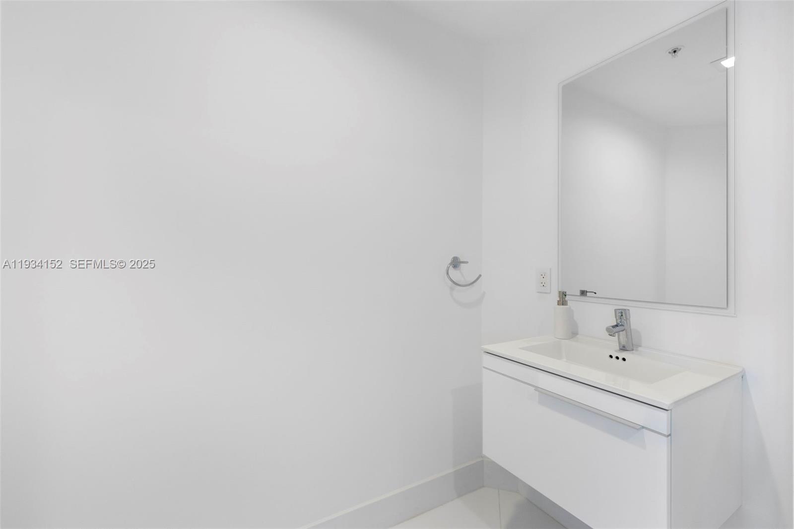 17111 Biscayne Boulevard, Unit 1110 North Miami Beach, FL 33160 - Photo 32 of 67