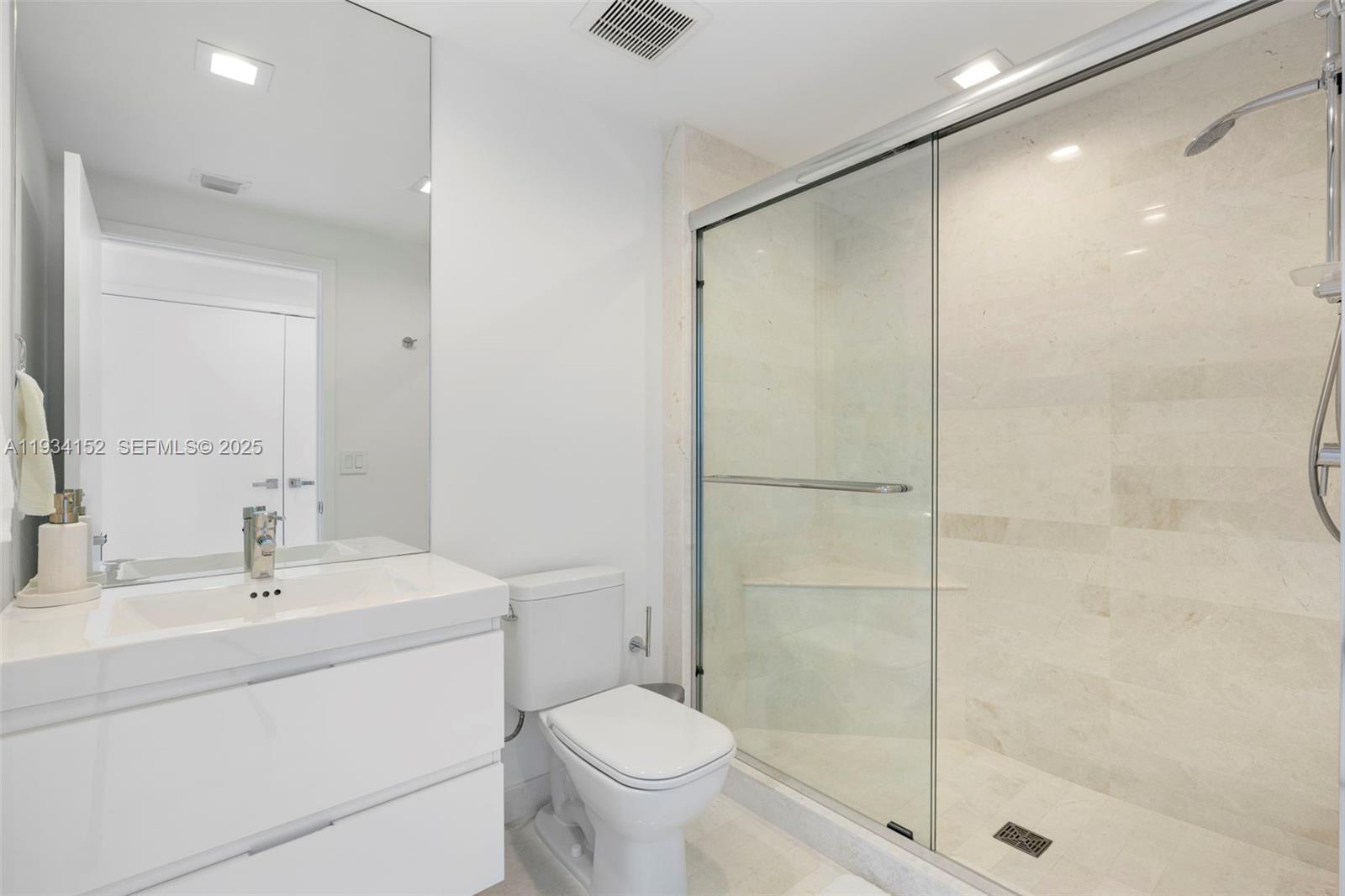 17111 Biscayne Boulevard, Unit 1110 North Miami Beach, FL 33160 - Photo 33 of 67