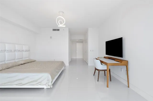 $2,200,000 | 17111 Biscayne Boulevard, Unit 1110, North Miami Beach, FL 33160