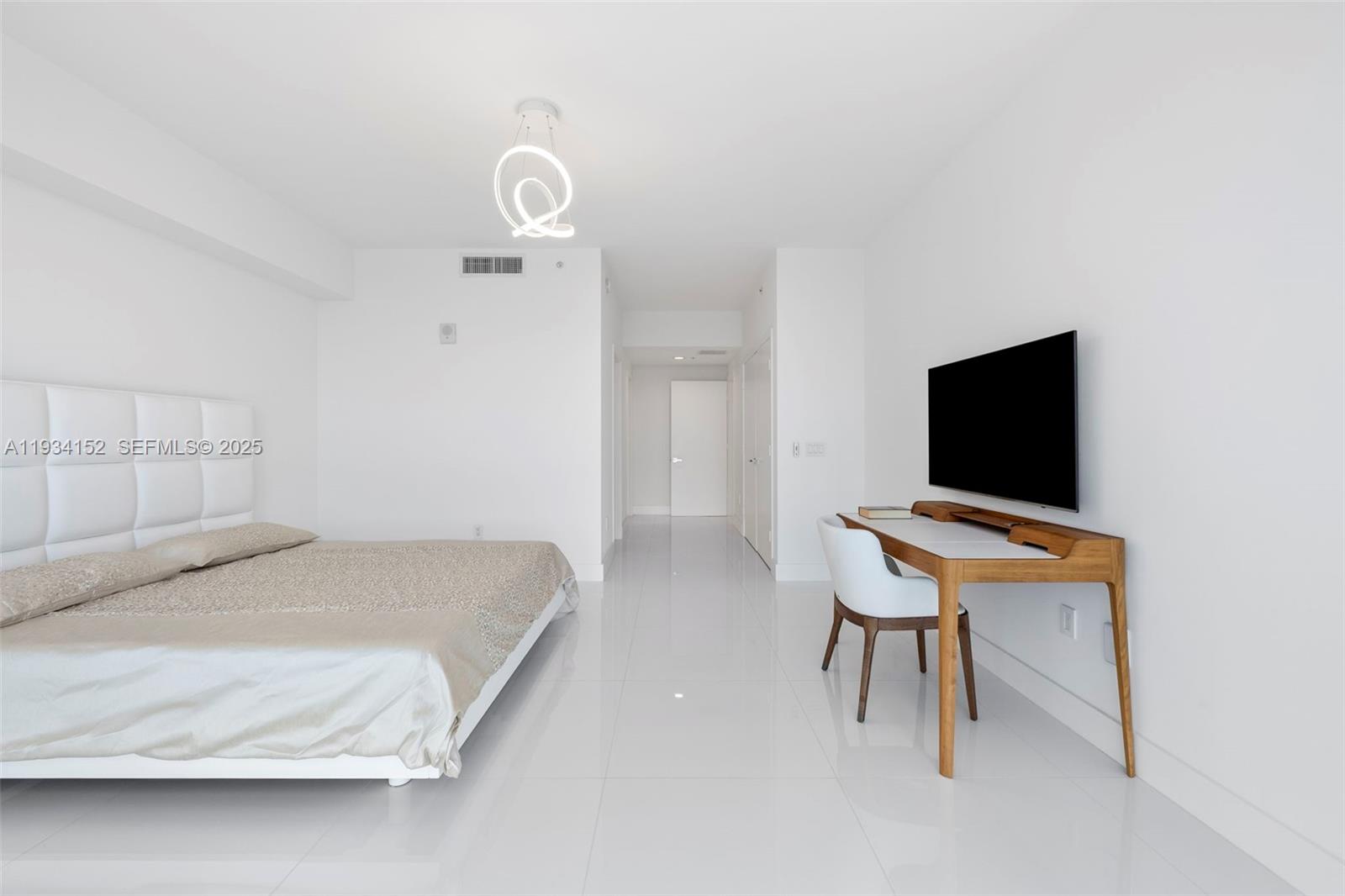 17111 Biscayne Boulevard, Unit 1110 North Miami Beach, FL 33160 - Photo 38 of 67