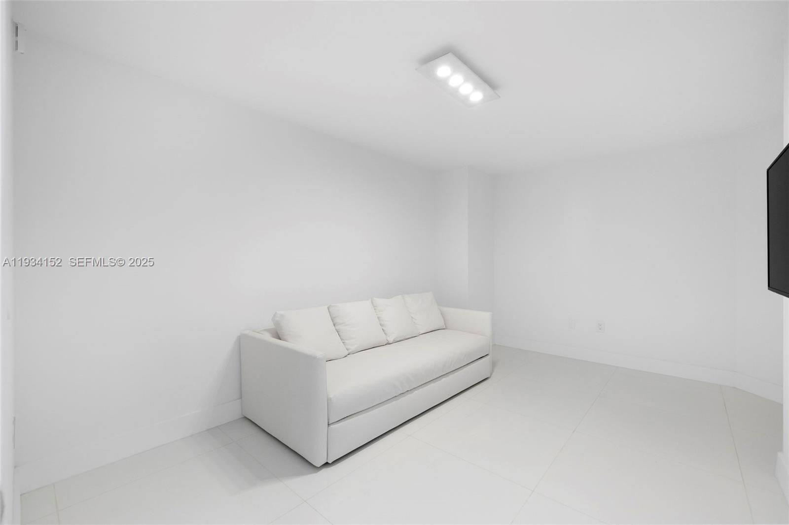 17111 Biscayne Boulevard, Unit 1110 North Miami Beach, FL 33160 - Photo 39 of 67