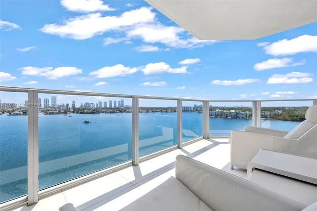 $2,200,000 | 17111 Biscayne Boulevard, Unit 1110, North Miami Beach, FL 33160