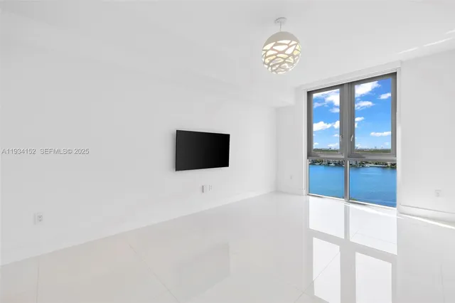 $2,200,000 | 17111 Biscayne Boulevard, Unit 1110, North Miami Beach, FL 33160