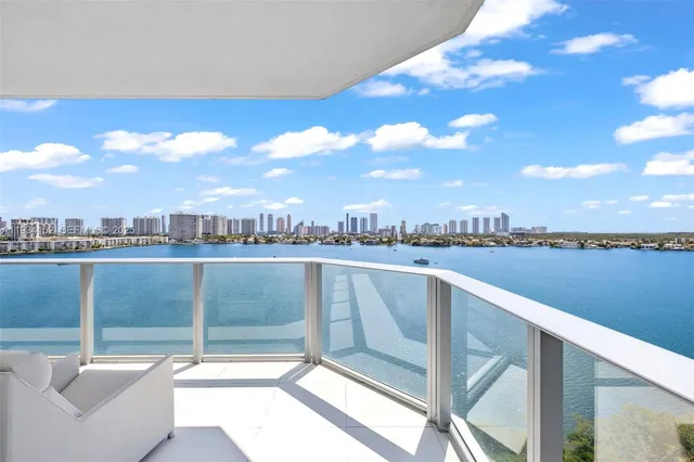 $2,200,000 | 17111 Biscayne Boulevard, Unit 1110, North Miami Beach, FL 33160