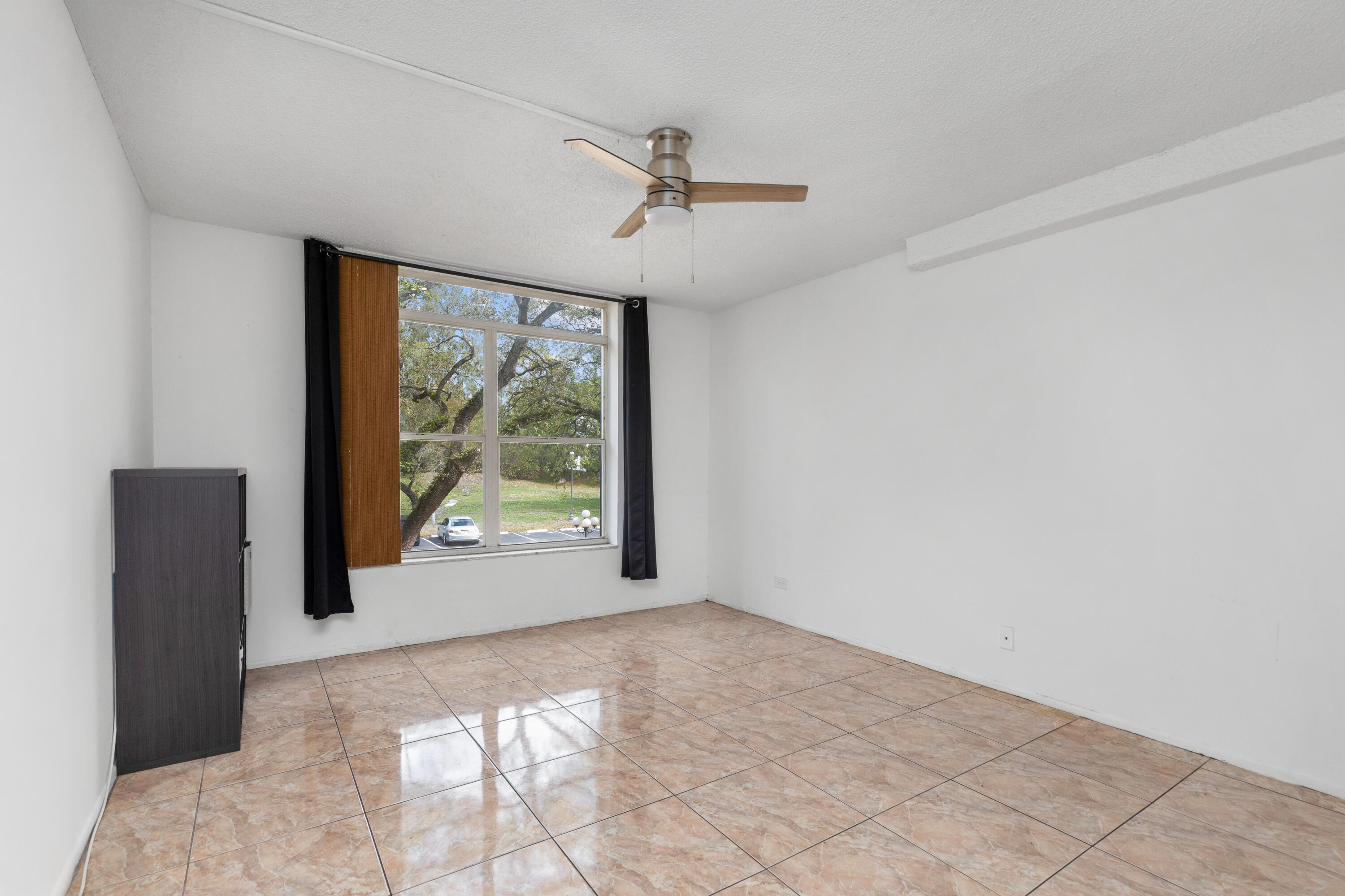 3710 Inverrary Drive, Unit 2G Lauderhill, FL 33319 - Photo 7 of 42 1I6A3277