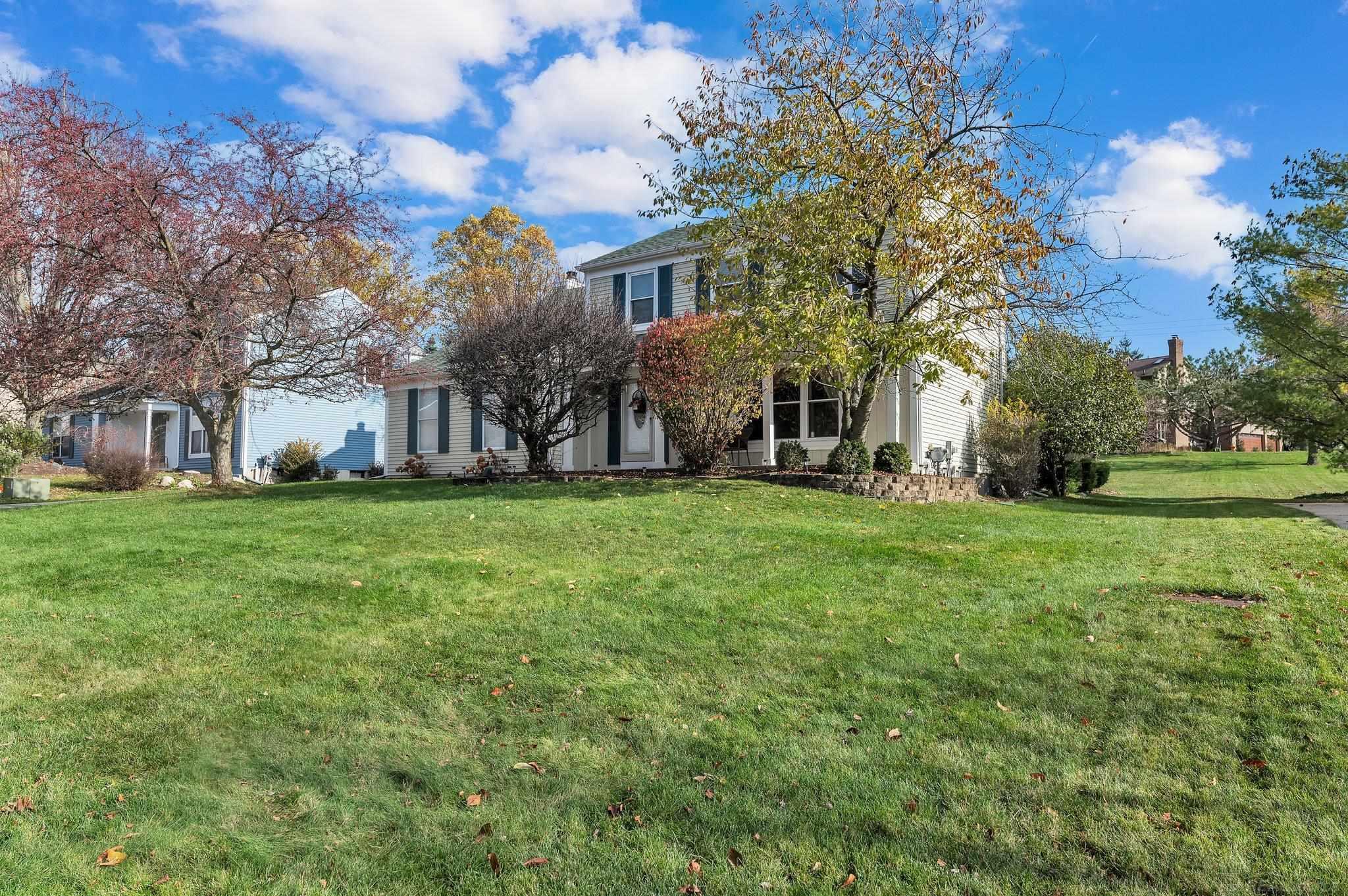 1636 Ridgecrest Rochester Hills, MI 48306 - Photo 2 of 25