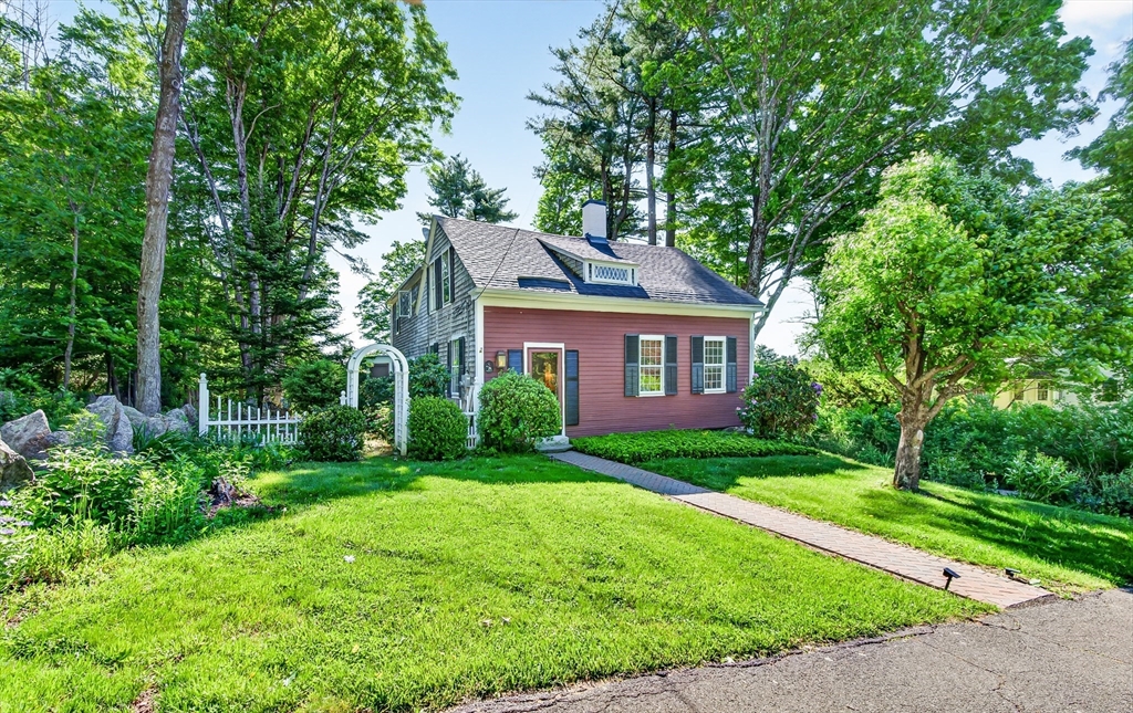 17 South Main Street Petersham, MA 01366 - Photo 1 of 42
