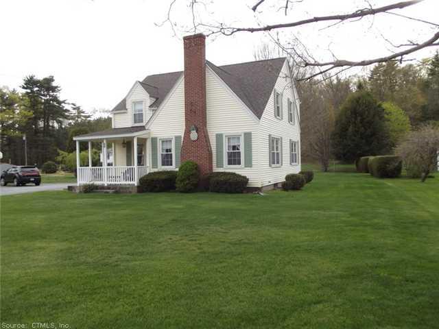 a view of a yard in front of house