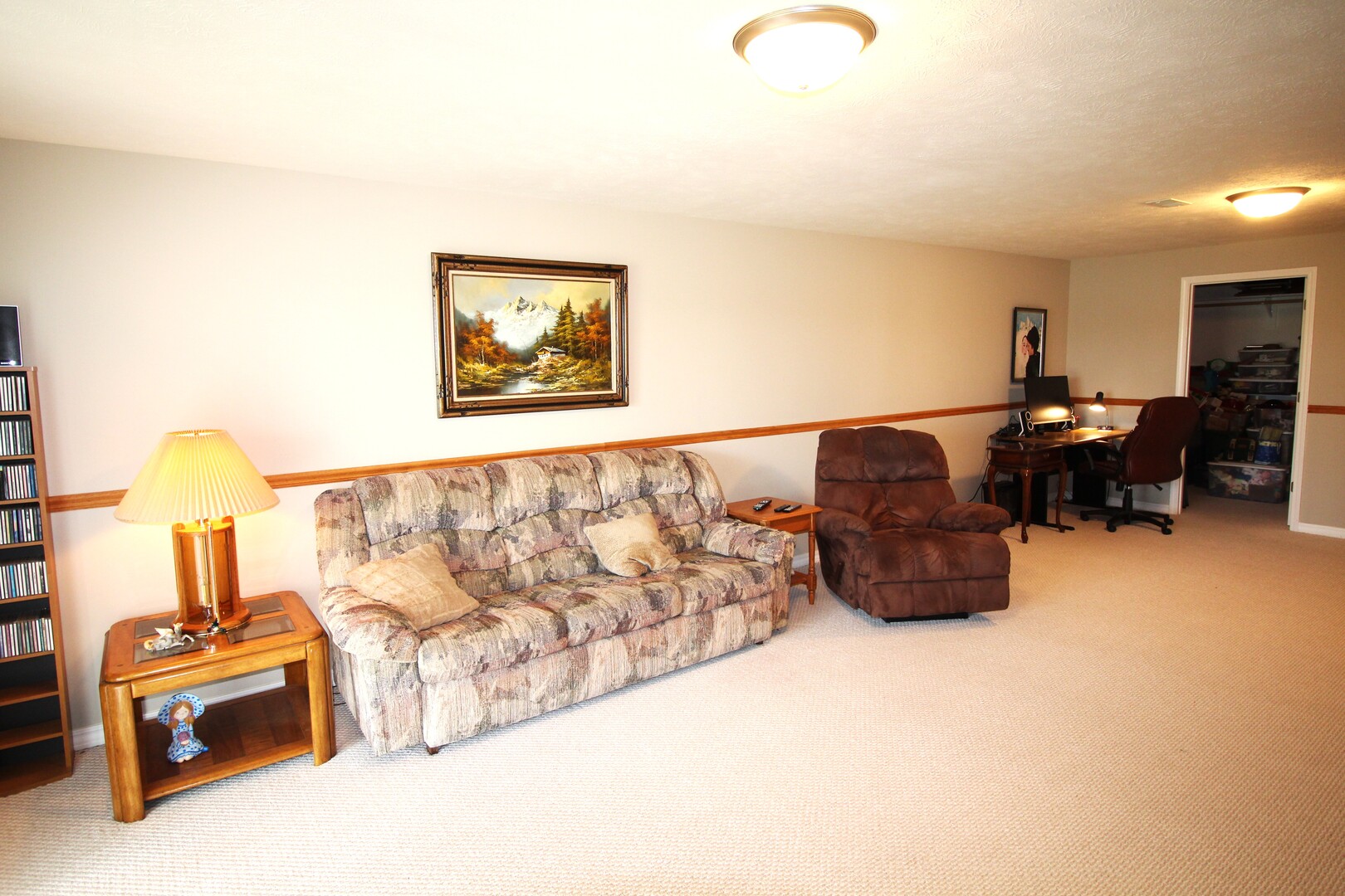 25 Oak Park Road Bloomington, IL 61701 - Photo 22 of 28 a living room with furniture