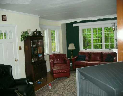8001 Edwood Road Pittsburgh, PA 15237 - Photo 3 of 8 Living Room.