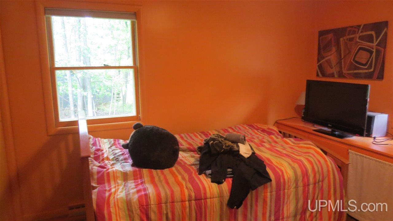 6015 18.25 Road Gladstone, MI 49837 - Photo 8 of 17 Gallery Image 8