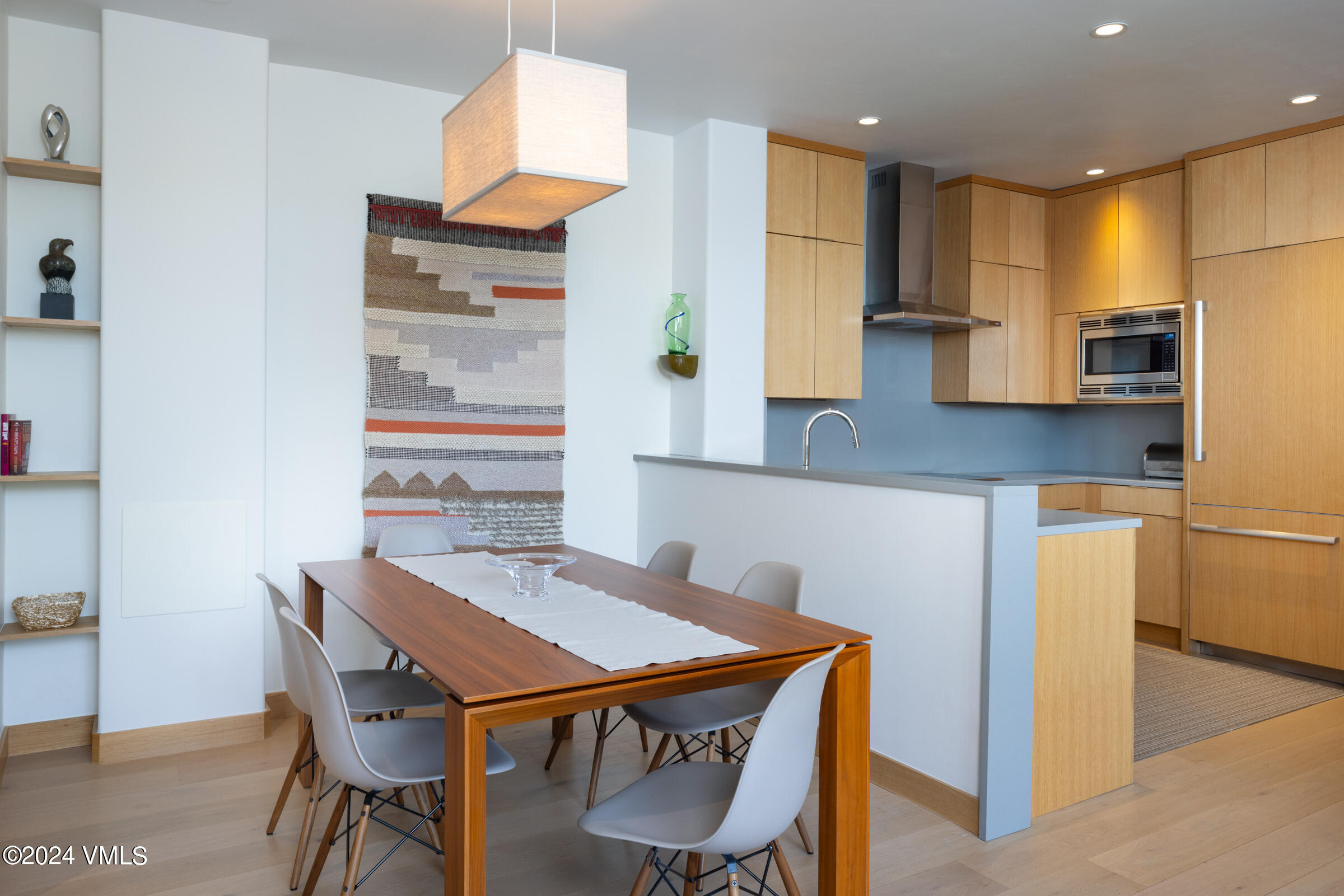 15 Highlands Lane, Unit R407 Beaver Creek, CO 81620 - Photo 5 of 18 a kitchen that has a table and chairs in it